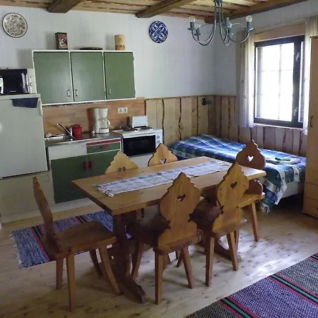 Haikaranpesa Rolli Puhkemaja Orissaare